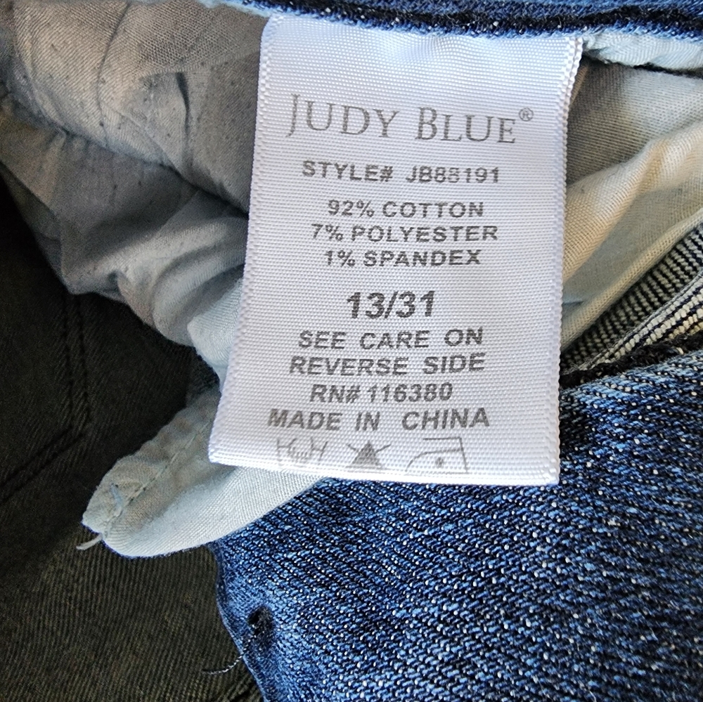 Judy Blue - Picture 2 of 3